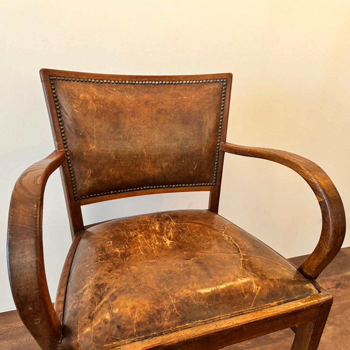 ドイツ製ヴィンテージチェア / 本革アーム付き
