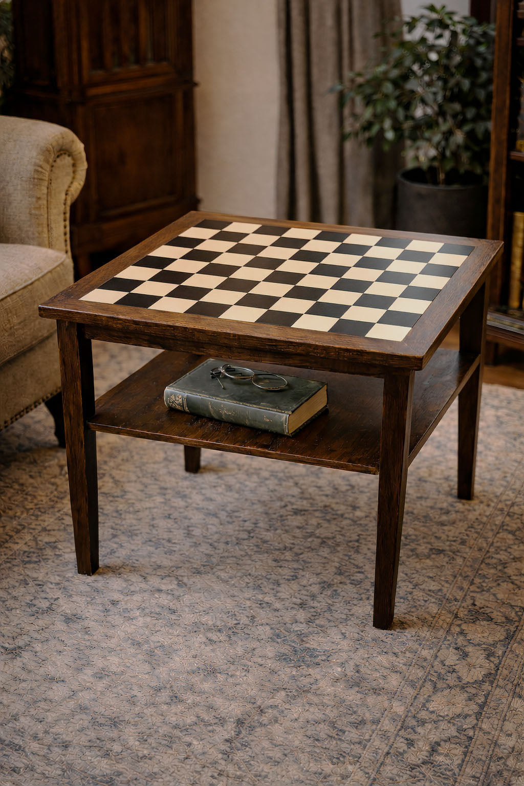 アンティーク チェステーブル｜1920年代 ドイツ・ミュンヘン／知的でクラシックなサイドテーブル